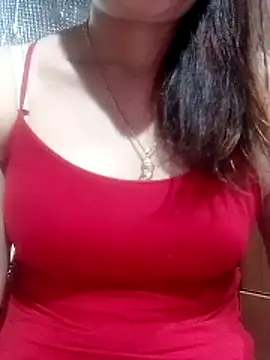 YiyinLy online show from March 23, 2:17 pm