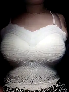 YiyinLy online show from March 15, 9:00 pm