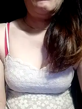 Snapshot of YiyinLy chatting on May 17, 8:31 pm YiyinLy online show from May 17, 8:31 pm