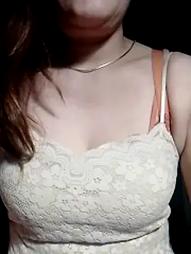 Snapshot of YiyinLy chatting on May 28, 10:04 pm YiyinLy online show from May 28, 10:04 pm
