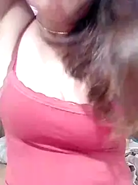 Snapshot of YiyinLy chatting on May 4, 7:11 am YiyinLy online show from May 4, 7:11 am