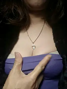 YiyinLy online show from December 1, 7:26 pm