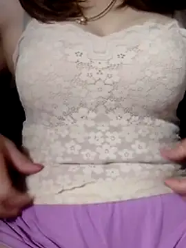 YiyinLy online show from March 7, 11:10 pm