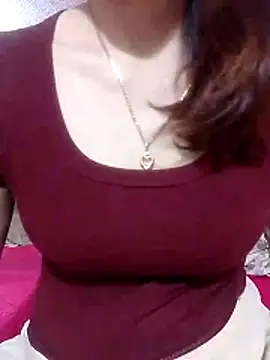 YiyinLy online show from April 12, 12:08 pm