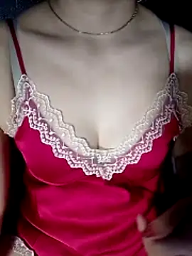 Snapshot of YiyinLy chatting on June 19, 12:55 pm YiyinLy online show from June 19, 12:55 pm