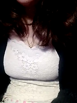 YiyinLy online show from February 11, 9:25 pm