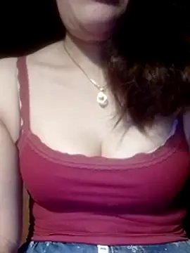 YiyinLy online show from March 28, 10:00 pm