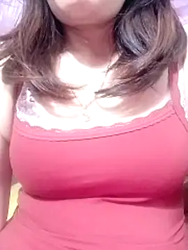 YiyinLy online show from February 26, 7:30 am