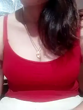 YiyinLy online show from March 22, 2:18 pm