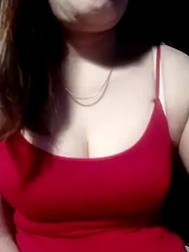 YiyinLy online show from March 18, 9:15 pm