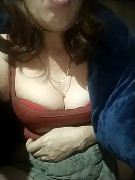 YiyinLy online show from November 19, 8:03 am