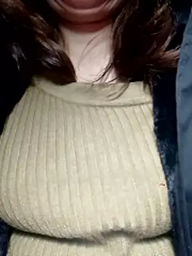 YiyinLy online show from January 7, 7:41 pm