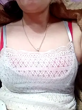 YiyinLy online show from February 3, 7:24 am