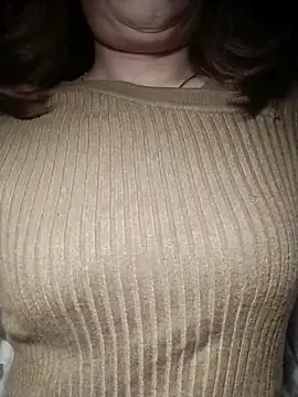 YiyinLy online show from November 20, 7:25 pm