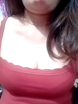 YiyinLy online show from March 9, 9:07 pm