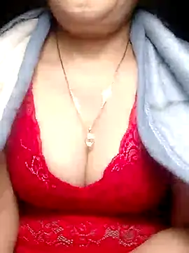 YiyinLy online show from March 11, 9:20 pm