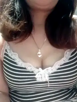 YiyinLy online show from March 11, 9:03 am