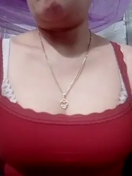 YiyinLy online show from February 25, 11:43 am