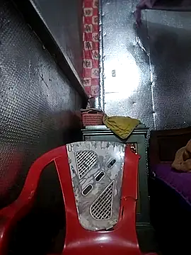 YiyinLy online show from December 3, 7:52 am