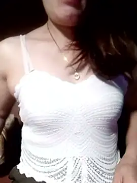 YiyinLy online show from April 10, 9:55 pm