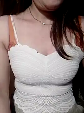 Snapshot of YiyinLy chatting on June 26, 9:53 pm YiyinLy online show from June 26, 9:53 pm
