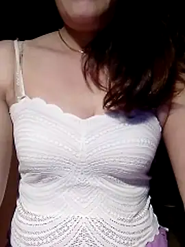 Snapshot of YiyinLy chatting on April 18, 9:15 pm YiyinLy online show from April 18, 9:15 pm