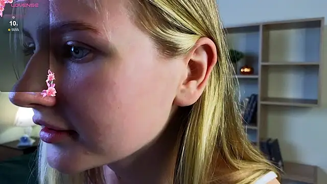 Snapshot of Shirley_Davis chatting on October 22, 4:50 pm Shirley Davis online show from October 22, 4:50 pm