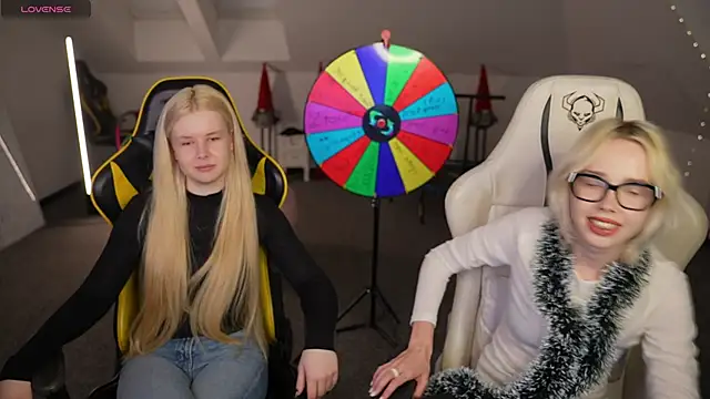 Jessica start online show from December 4, 3:22 pm