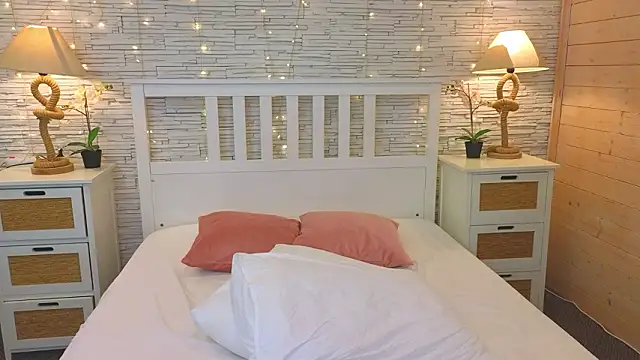 Snapshot of Soft_Lilly chatting on February 9, 6:22 am Soft Lilly online show from February 9, 6:22 am