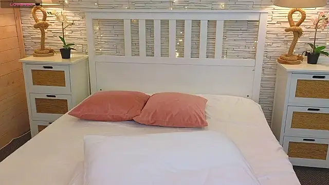 Snapshot of Soft_Lilly chatting on February 19, 6:21 am Soft Lilly online show from February 19, 6:21 am