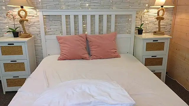 Soft Lilly online show from April 2, 5:14 am