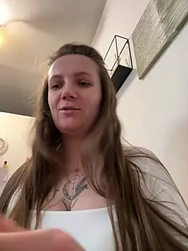 Amy  Leee  online show from February 8, 1:53 pm