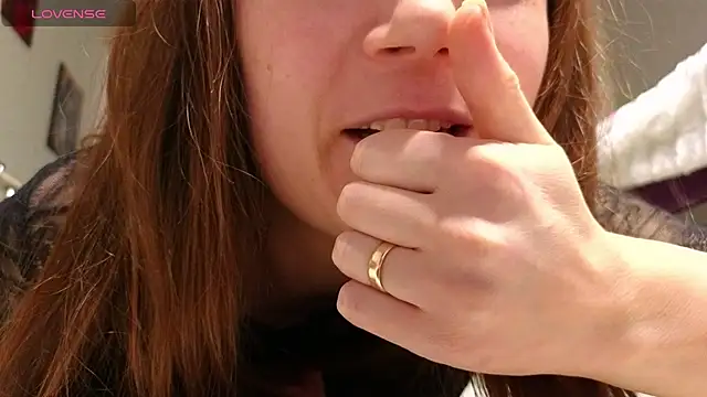 Amy  Leee  online show from March 23, 5:24 pm