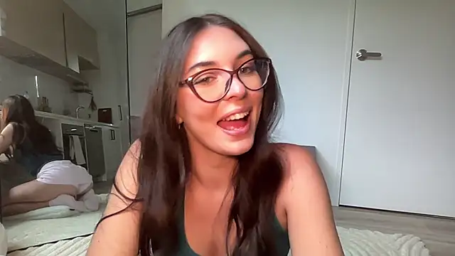 mollyy2006 online show from March 11, 12:15 am