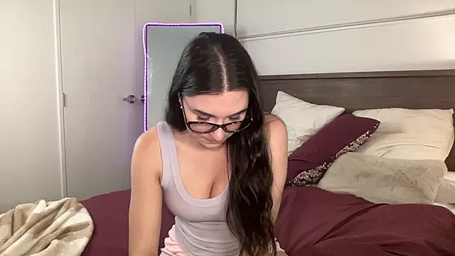 Snapshot of mollyy2006 chatting on December 5, 12:10 am mollyy2006 online show from December 5, 12:10 am