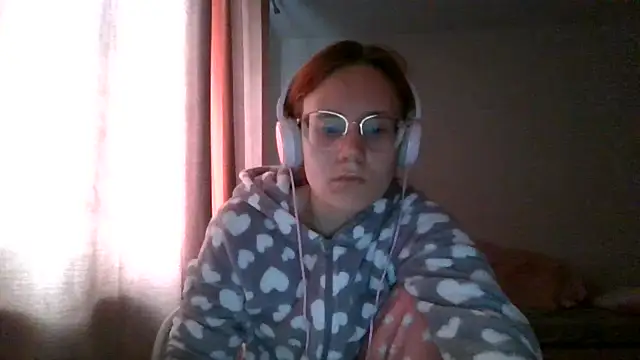 Snapshot of LuckySLove chatting on June 17, 5:23 pm LuckySLove online show from June 17, 5:23 pm