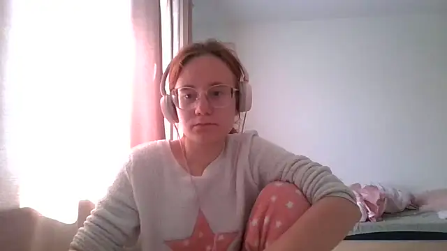 Snapshot of LuckySLove chatting on June 22, 1:19 pm LuckySLove online show from June 22, 1:19 pm
