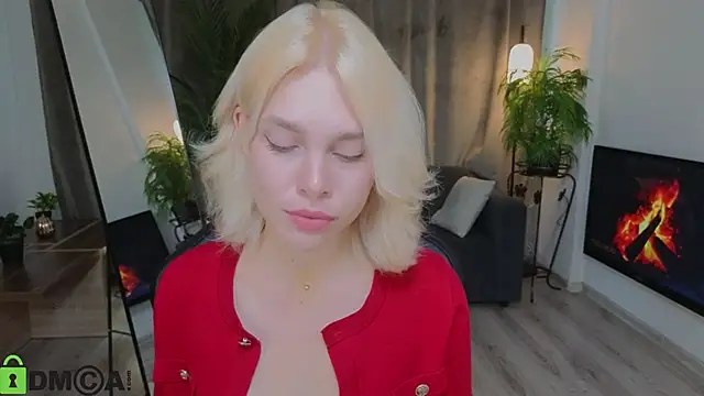 Snapshot of Alice_Whiteflo chatting on October 14, 8:15 am Alice Whiteflo online show from October 14, 8:15 am