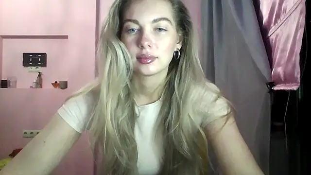 Snapshot of Sygream chatting on October 19, 7:38 pm Sygream online show from October 19, 7:38 pm