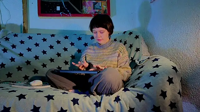 ReincarnatedAngel online show from October 19, 5:05 pm