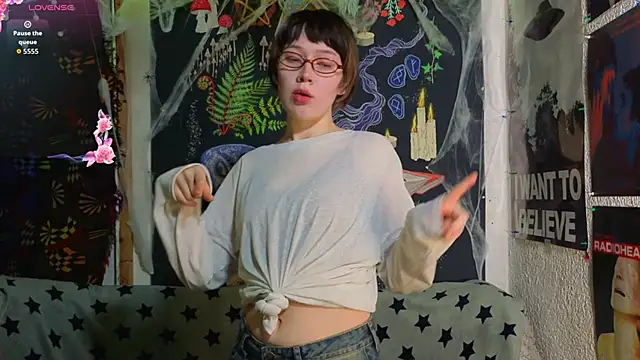 ReincarnatedAngel online show from November 14, 8:01 pm