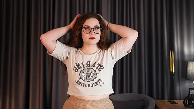 Snapshot of YuriFout chatting on October 22, 11:42 am YuriFout online show from October 22, 11:42 am