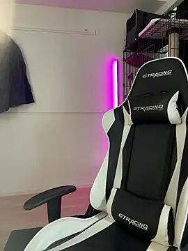 ericiii online show from February 19, 3:25 am