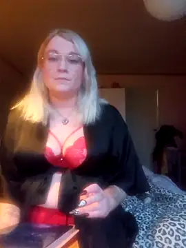 Snapshot of SweetPrincess93 chatting on November 7, 1:04 pm SweetPrincess93 online show from November 7, 1:04 pm