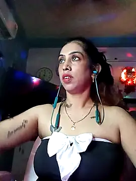 Snapshot of Darling_Annie chatting on October 25, 6:30 pm Darling Annie online show from October 25, 6:30 pm