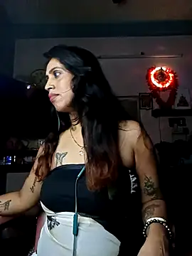 Snapshot of Darling_Annie chatting on December 17, 6:57 pm Darling Annie online show from December 17, 6:57 pm