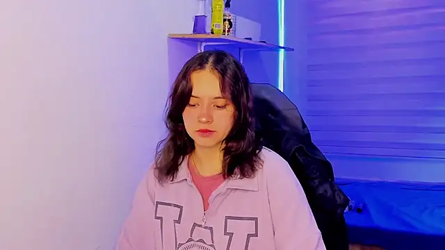 Emily Lindey online show from October 28, 3:18 am