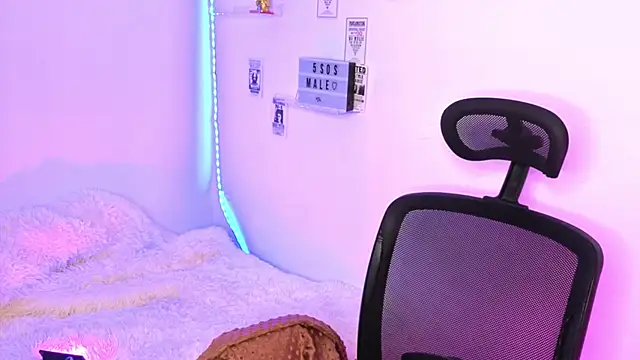 Emily Lindey online show from February 19, 8:22 am