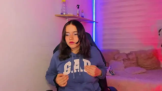 Emily Lindey online show from October 20, 3:19 am