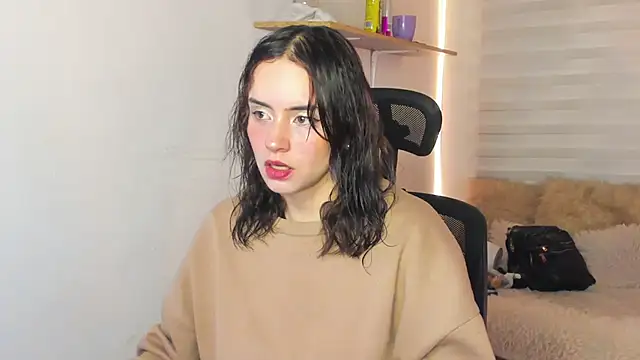 Emily Lindey online show from October 18, 3:30 am